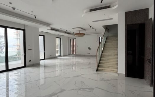 4 BEDROOM MAISONETTE WITH 2 BQ