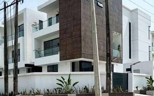 5 BEDROOM FULLY DETACHED DUPLEX
