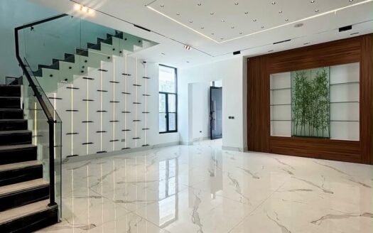 5 BEDROOM FULLY DETACHED DUPLEX