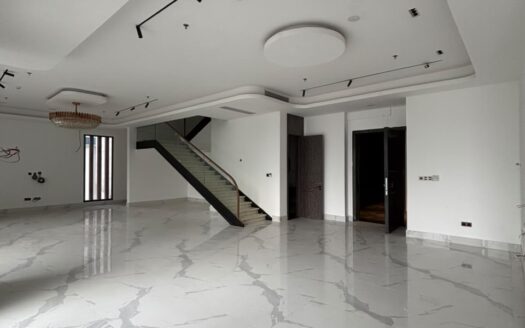 4 BEDROOM MAISONETTE WITH 2 BQ