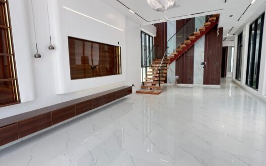 5 Bedroom Detached Duplex VGC