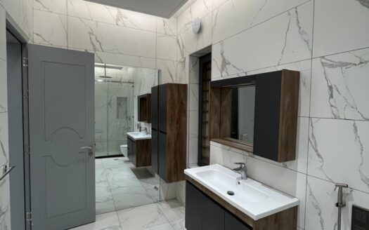 5 BEDROOM MAISONETTE WITH BQ