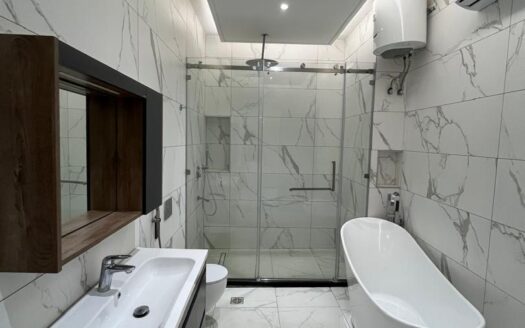 5 BEDROOM MAISONETTE WITH BQ
