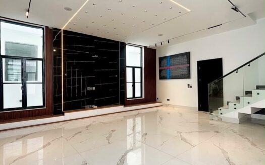 5 BEDROOM FULLY DETACHED DUPLEX