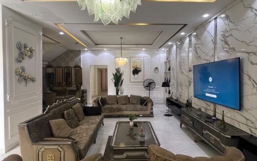 5 BEDROOM FULLY DETACHED DUPLEX