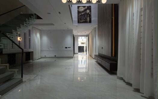 5 BEDROOM FULLY DETACHED DUPLEX