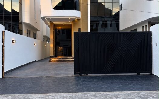 5 BEDROOM FULLY DETACHED DUPLEX