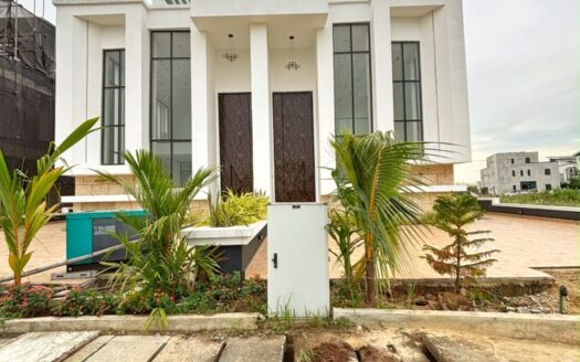 5 BEDROOM SEMI DETACHED TRIPLEX WITH 2 BQ