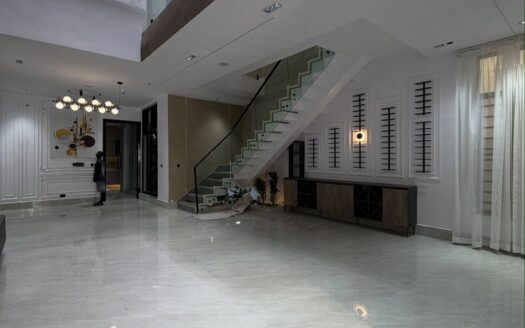 5 BEDROOM FULLY DETACHED DUPLEX