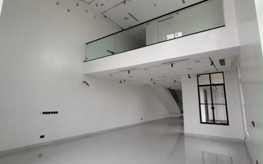 5 BEDROOM SEMI DETACHED TRIPLEX WITH 2 BQ