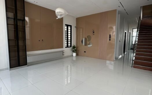 5 Bedroom Fully Detached Duplex